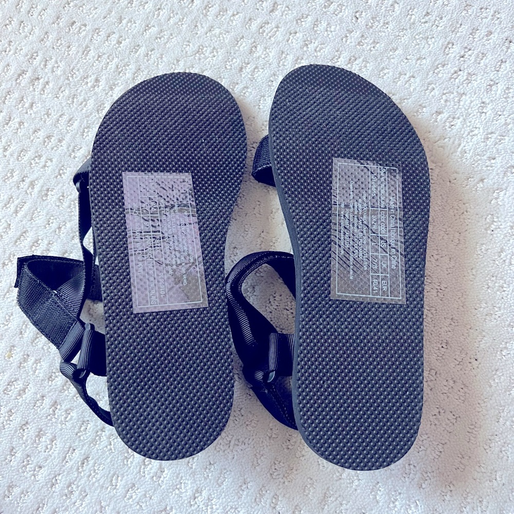 *NEW* Pink Sandals. - Picture 2 of 2